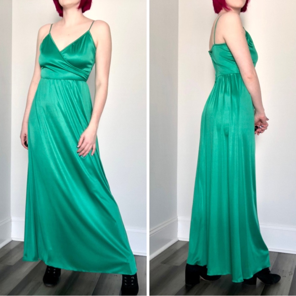 Vintage 70s House of Bianchi Green Surplice Bust Gown w/ Capelet Shawl - Picture 2 of 16
